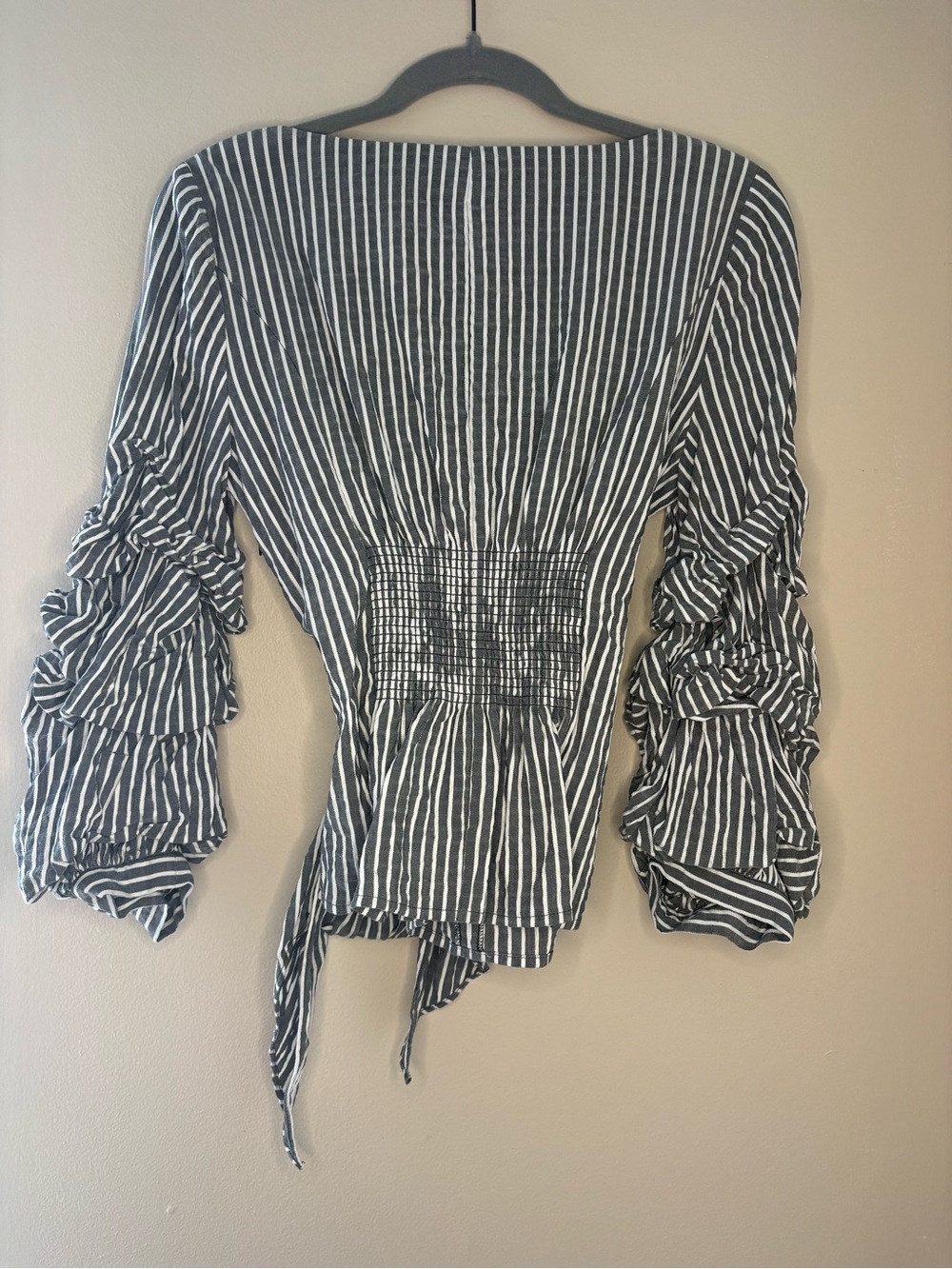 WHBM Seersucker Ruffle Statement Sleeve Blouse White House Black Market Size 4 - Picture 6 of 10